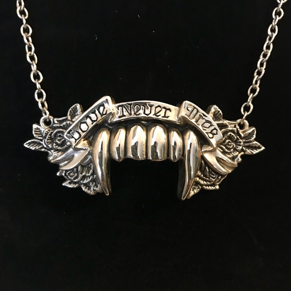 Rock rebel Necklace Vampire